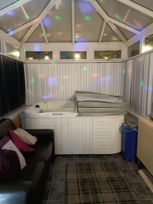 Big Fireplace Aga Hot Tub Wet Room Barn Garage Llanelli Bagian luar foto