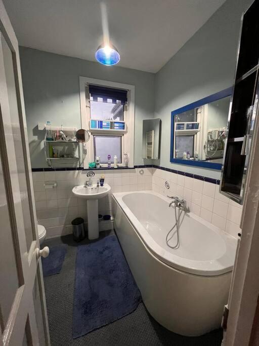 Big Fireplace Aga Hot Tub Wet Room Barn Garage Llanelli Bagian luar foto